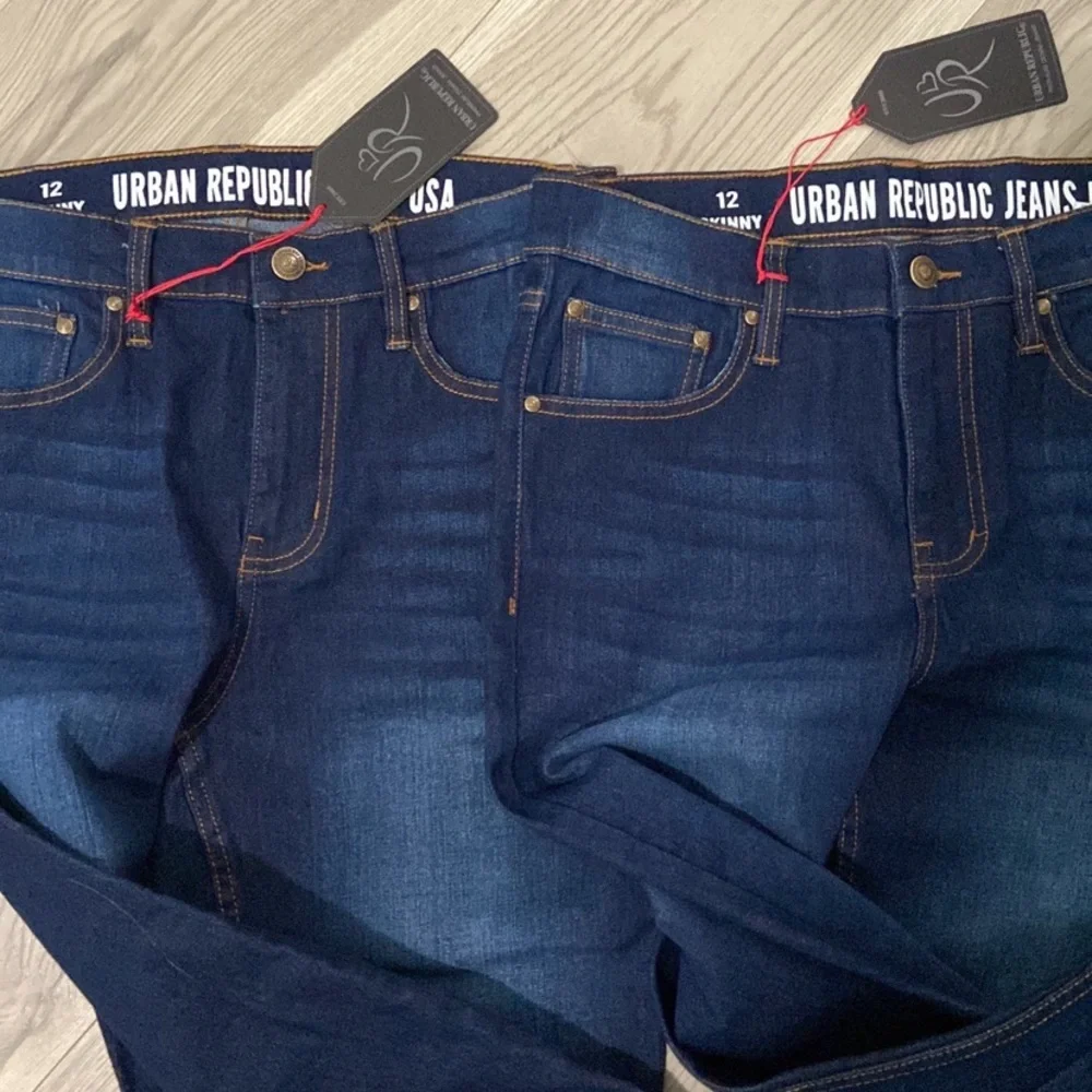Urban Republic Jeans Size 12 Skinny NWT (2)